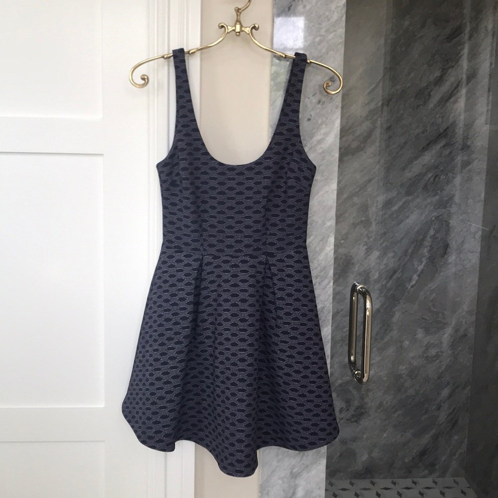 Sleeveless dress